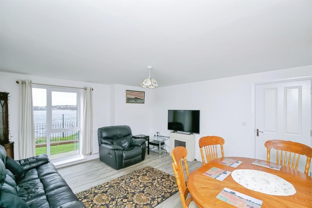 Apartment in Barry, Vale of Glamorgan - More