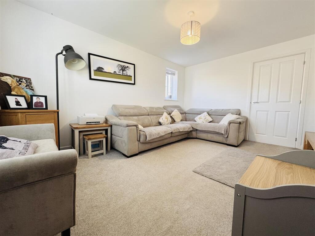 House in Wakefield - View 5
