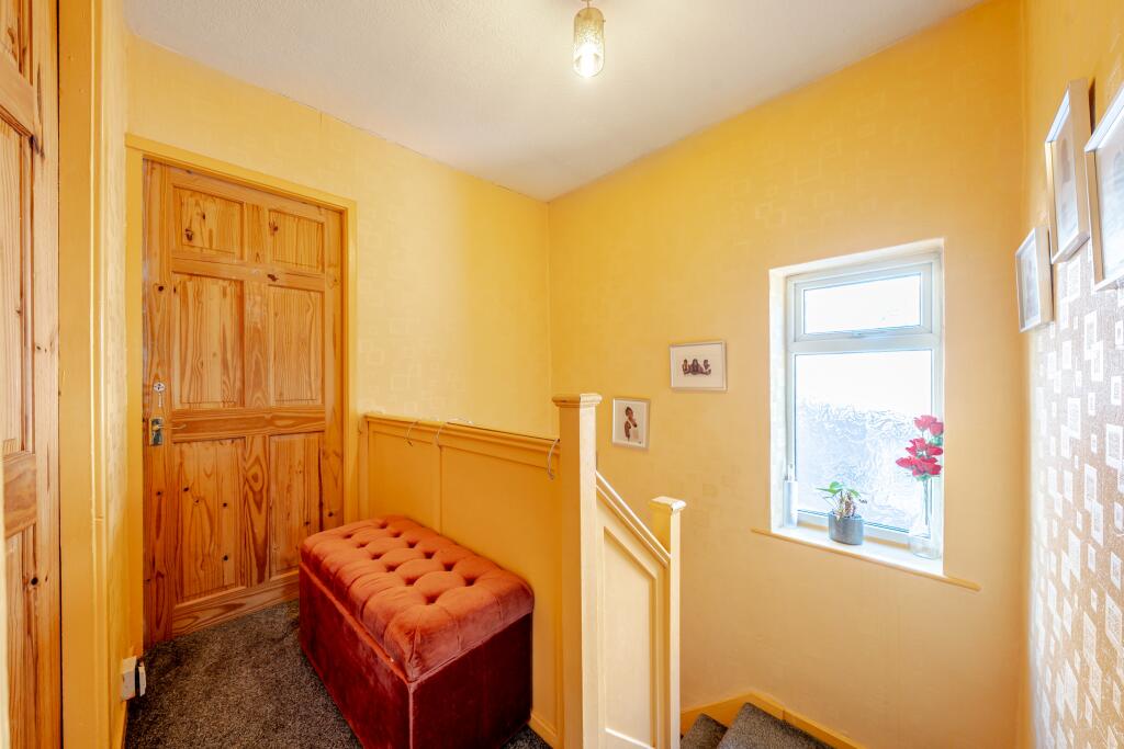 House in Leeds, Gledhow Park, Chapeltown - More