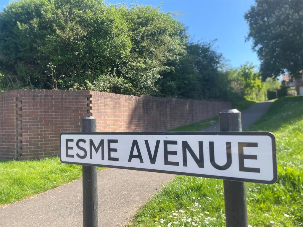 Esme Avenue, Blandford St. Mary, Blandford Forum photo 3