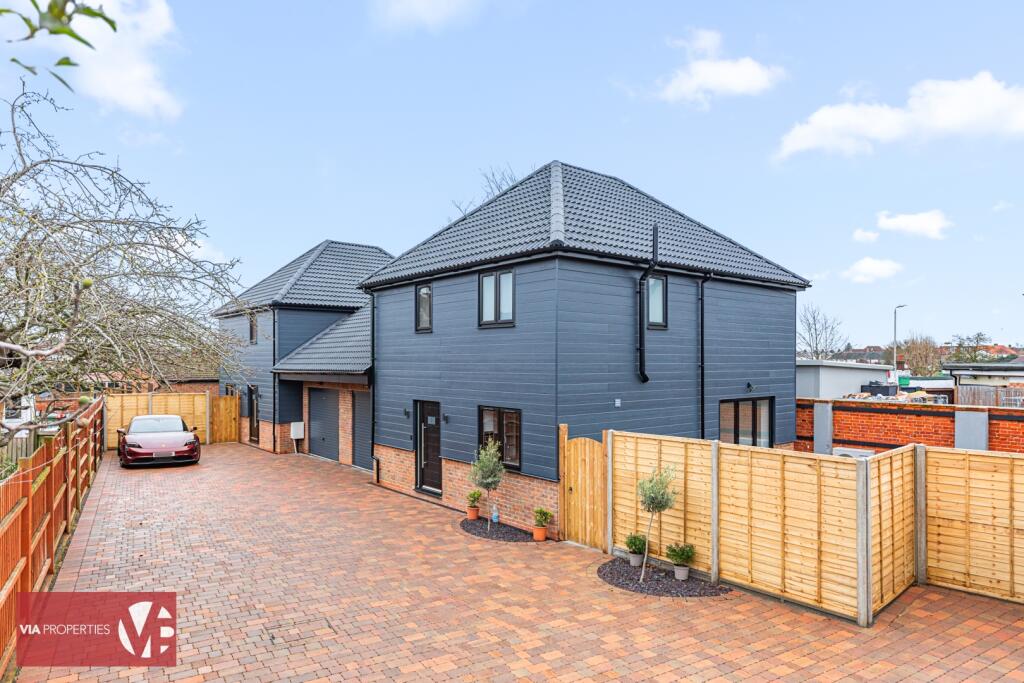 Main image of property: Duke Street, Hoddesdon, EN11