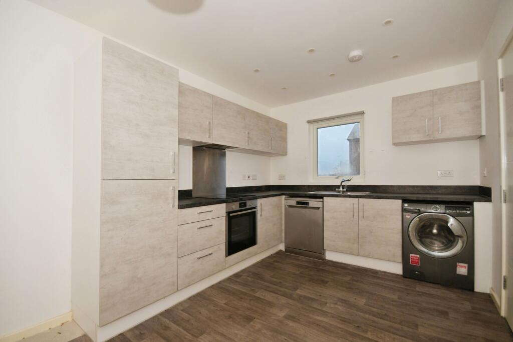 Comley Drive, Chesterfield, Derbyshire, S41 photo 2