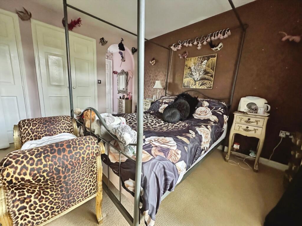 House in Reading, Arborfield and Newland - More