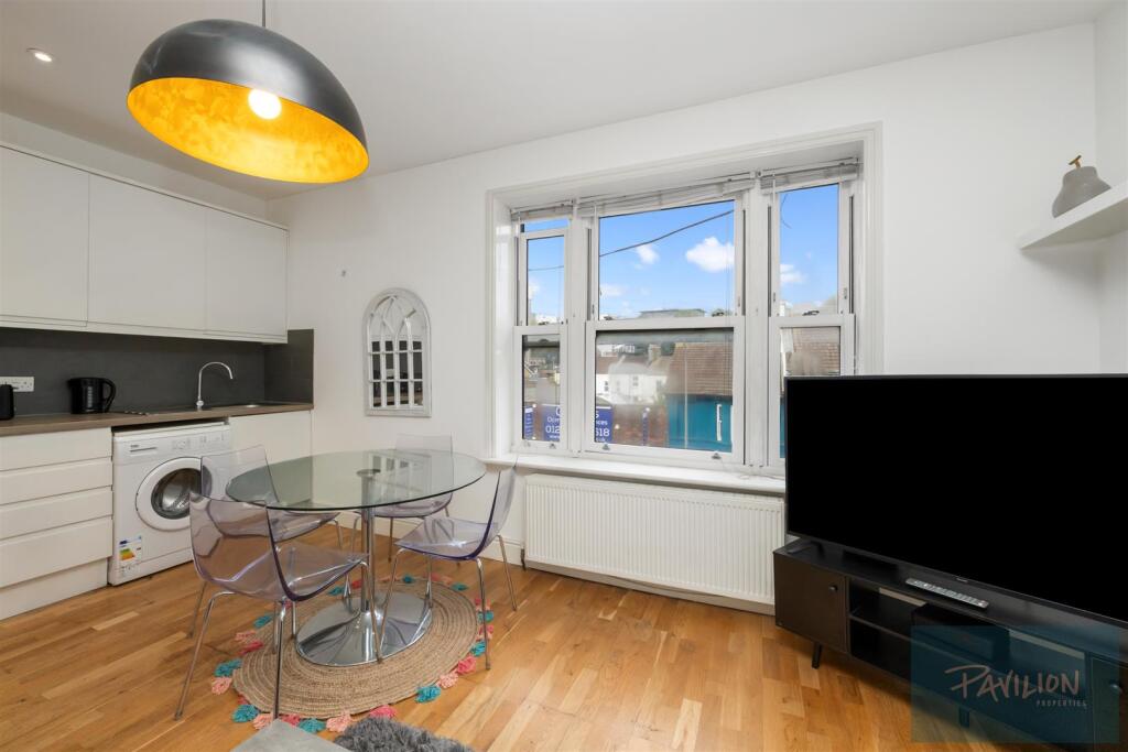 Apartment in Brighton, Round Hill - View 3