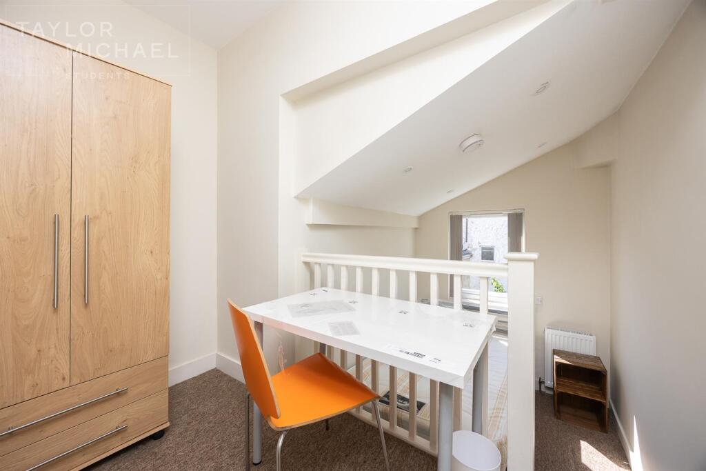 6 bedroom terraced house for rent