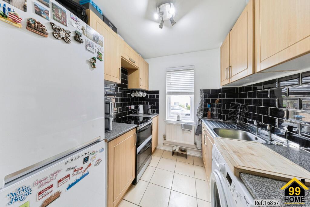 House in Milton Keynes, Walnut Tree, Walton - More