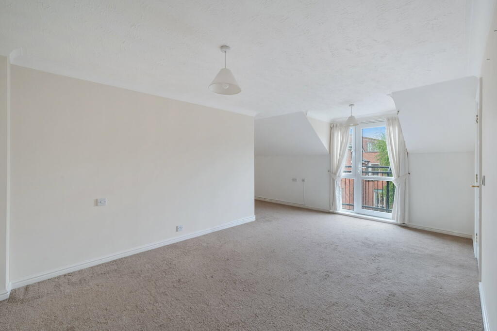 Apartment in Kingston upon Thames - View 2