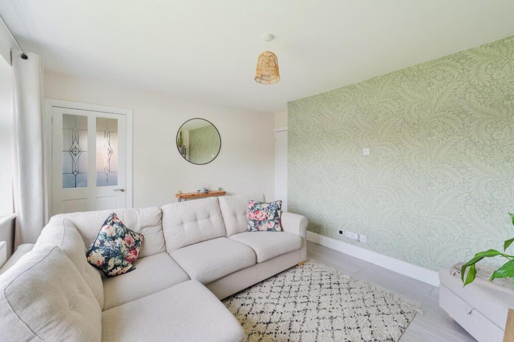 Apartment in Epsom and Ewell, West Ewell - More