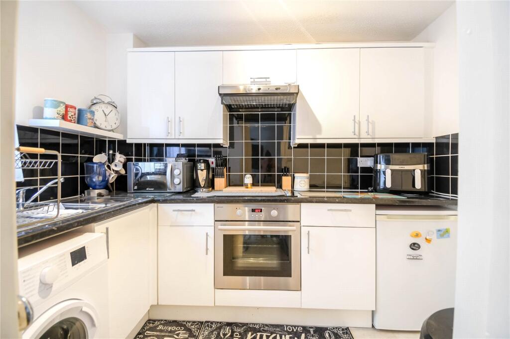 Apartment in Newbury, East Fields, Speenhamland - View 2