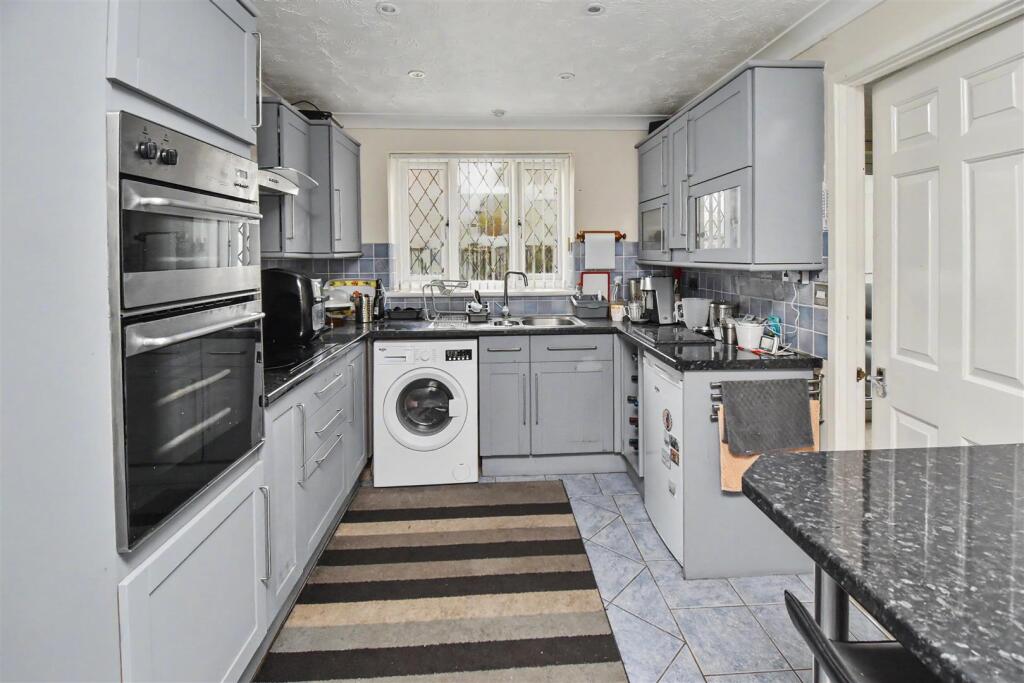 NN17, Yardley Close, Corby photo 3