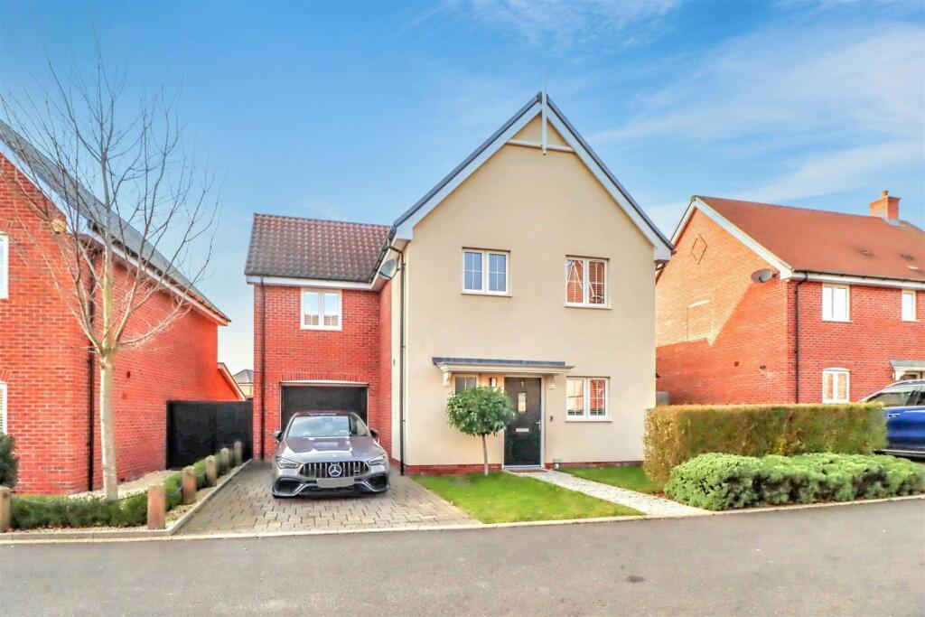 3-bed detached on Berne Link, Runwell, £550,000