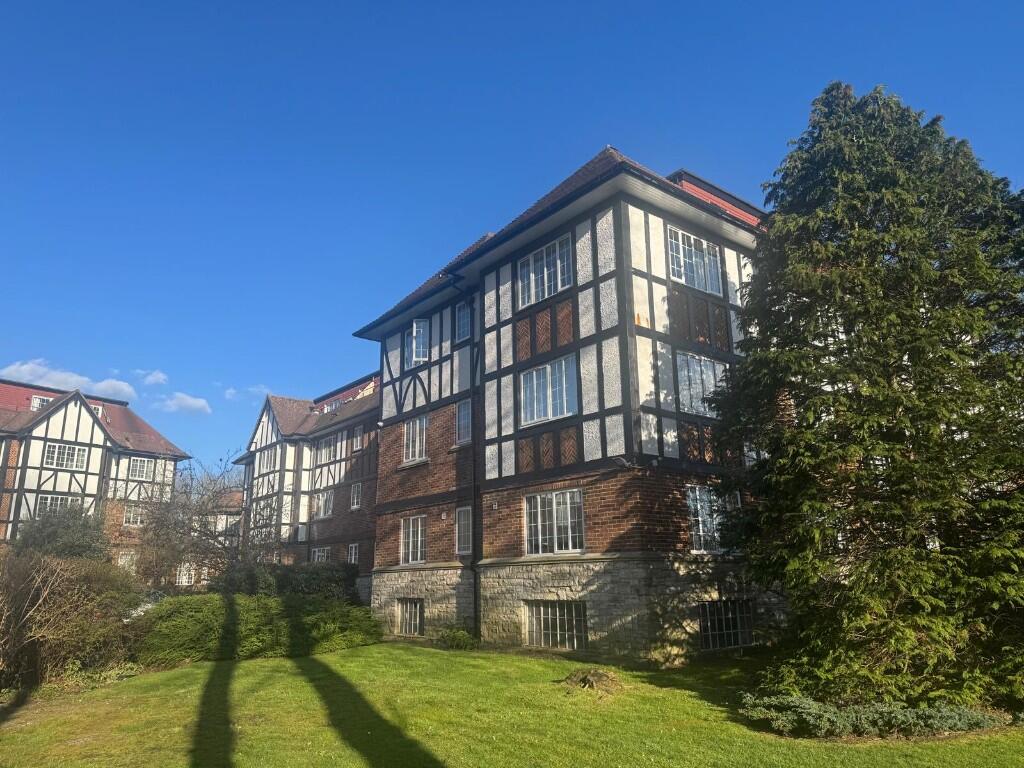 Main image of property: Millbrook Road East, Southampton, Hampshire, SO15