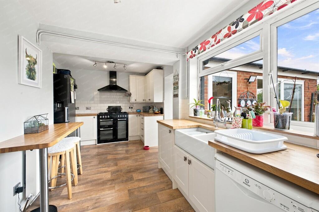 House in Northampton, Lodge Farm - More