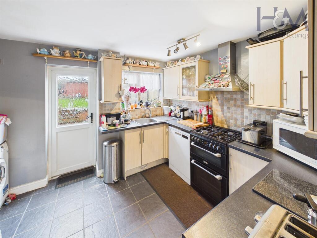 Longfields, Stevenage, Hertfordshire, SG2 8QD. photo 3