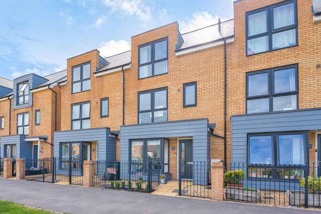 4-bed terraced on Cowleaze Path, Mead Fields - LOVELY OUTLOOK, £320,000