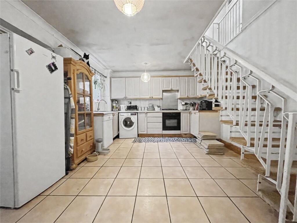 House in Gillingham, Medway - View 2