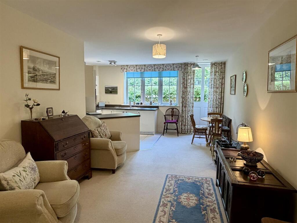 Apartment in Gloucester - View 2