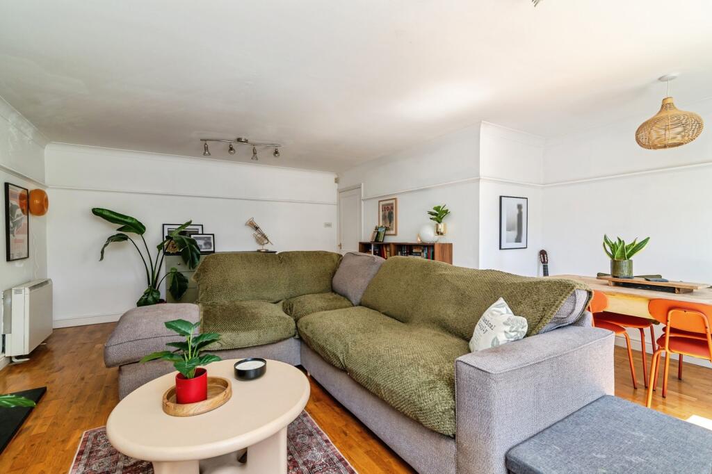 Apartment in Rushcliffe, Lady Bay - View 4