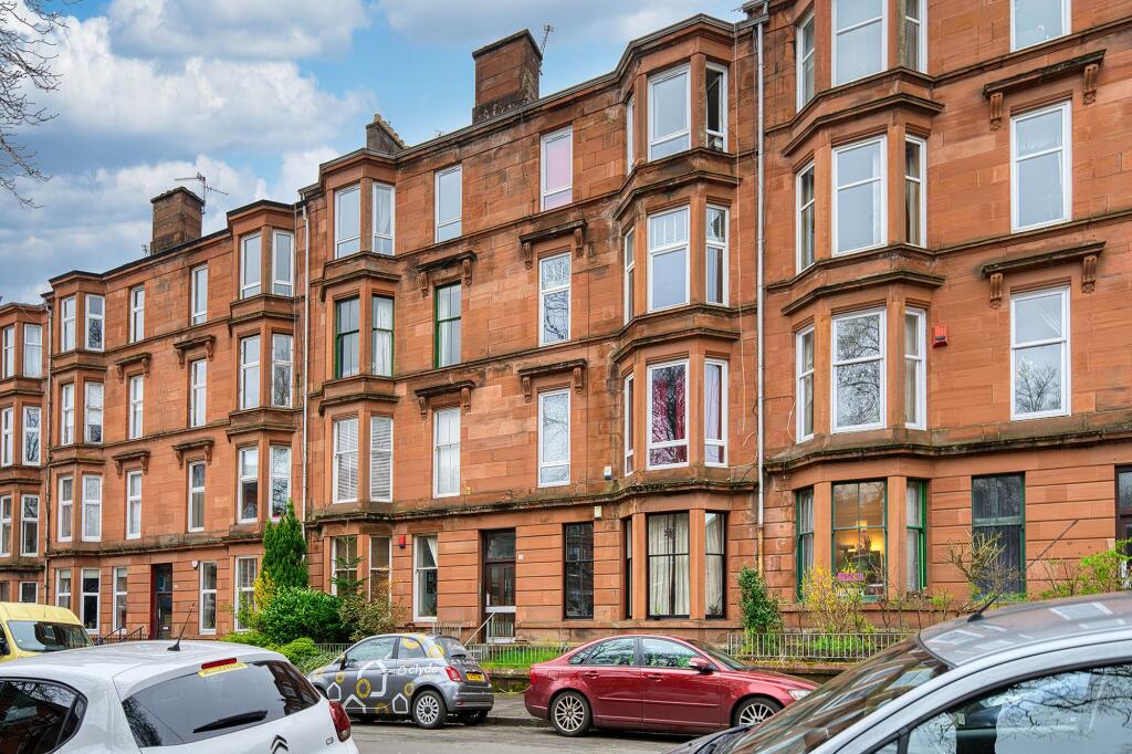 Main image of property: 54 Waverley Street, Flat 3/2, Shawlands, Glasgow, G41 2DZ