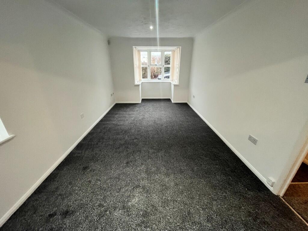 Apartment in Eastbourne, East Sussex - View 2
