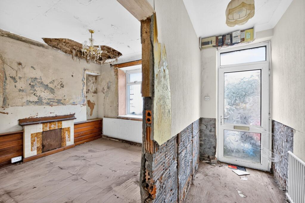 House in Glanamman, Cwmamman - View 2