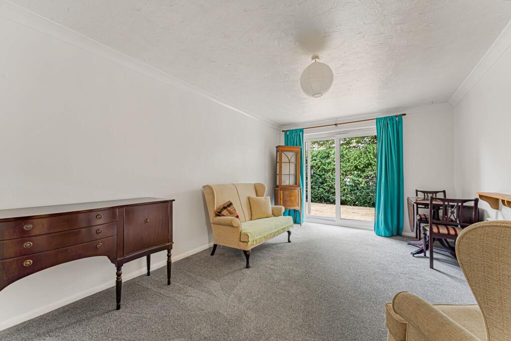 Apartment in Witney, Cogges - More