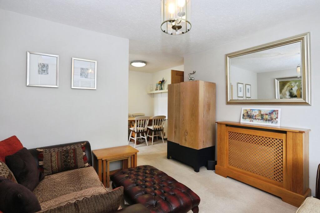 Apartment in Gloucester - View 4