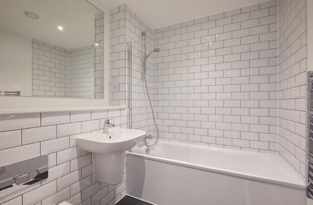 Apartment in Trafford, Old Trafford - More