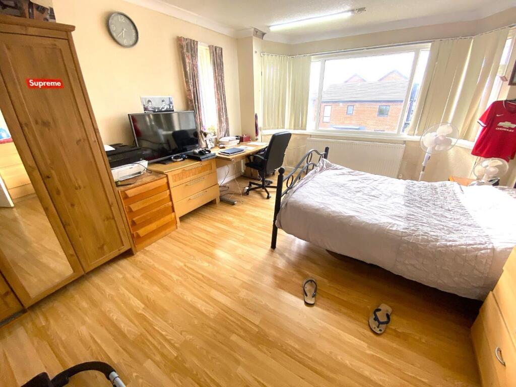 6 bedroom detached house for rent