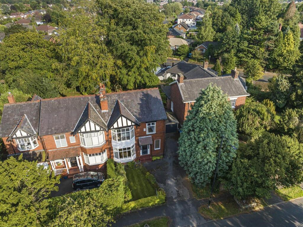 Bramhall Lane South, Bramhall, SK7 photo 2