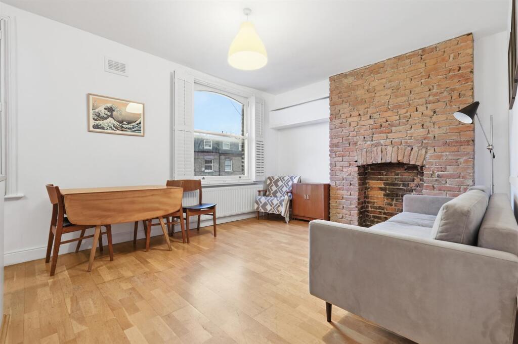 Main image of property: Alexandra Grove, N4 2LQ