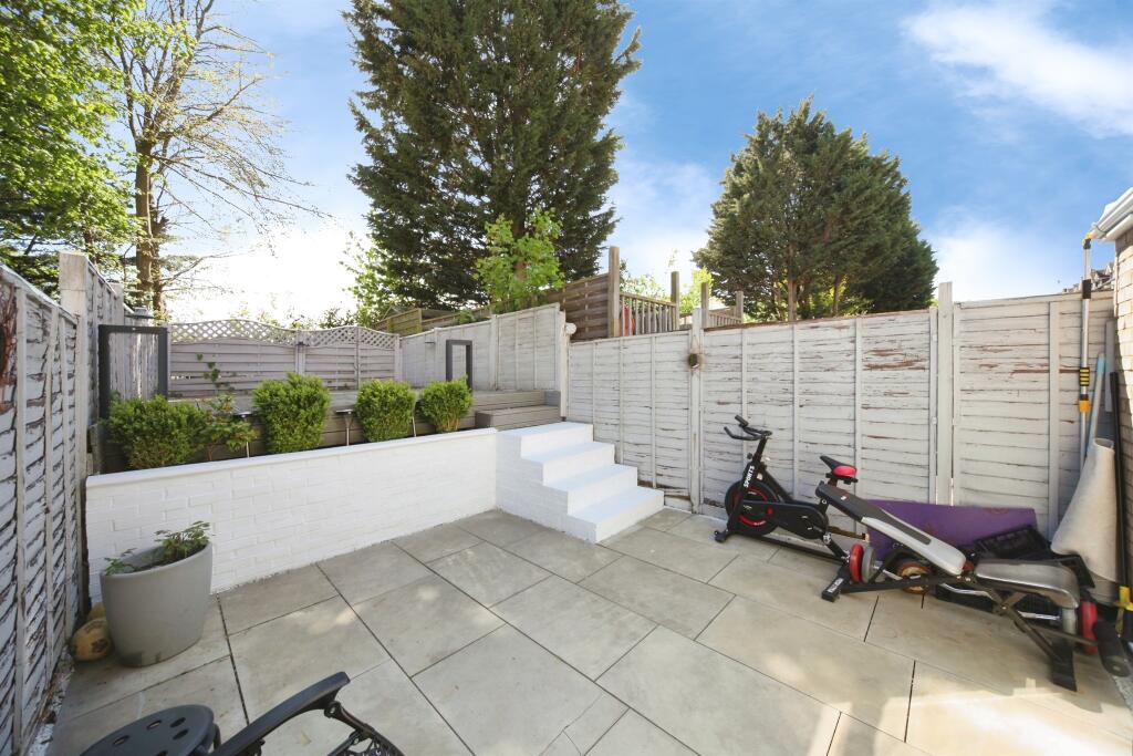 House in Dunstable, Central Bedfordshire - View 2