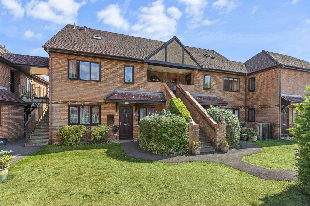 Main image of property: Flat 4, Denton Court, Bobmore Lane, Marlow, Buckinghamshire, SL7 1GW
