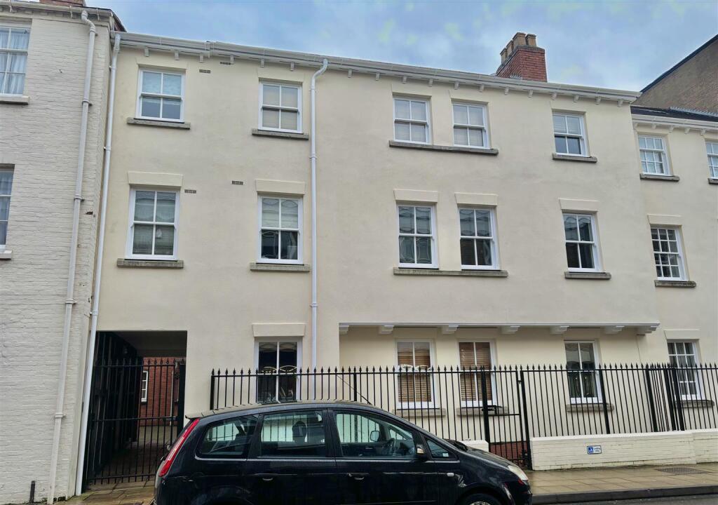 Main image of property: The Woolpack, Warwick