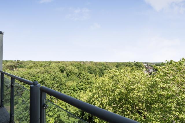 Apartment in Woking, Sheerwater - View 4