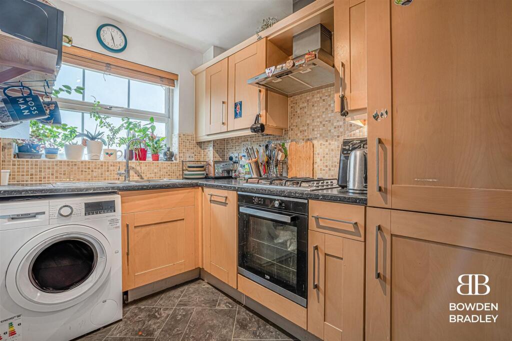 Apartment in Romford - View 5
