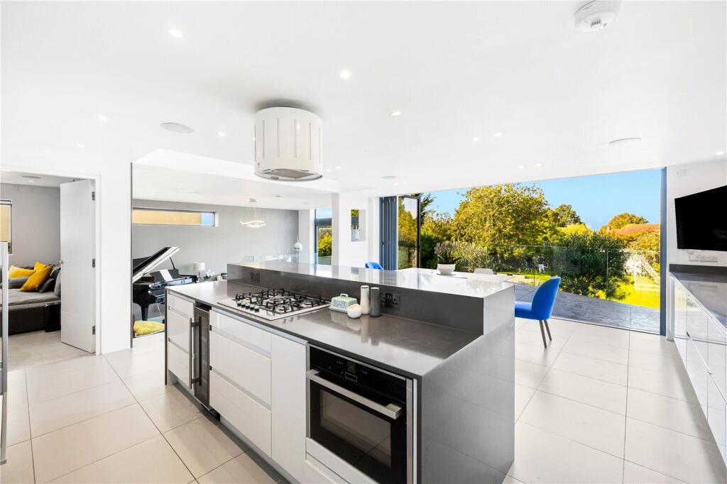 Mallory Road, Hove, East Sussex, BN3 photo 2