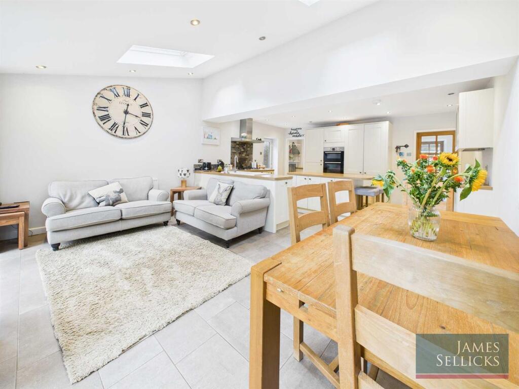 3-bed detached on Stonehill Drive, Great Glen, Leicestershire, £435,000