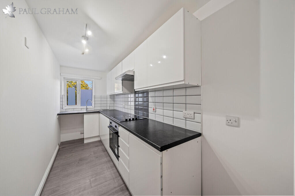 Apartment in London, Hackbridge - View 4