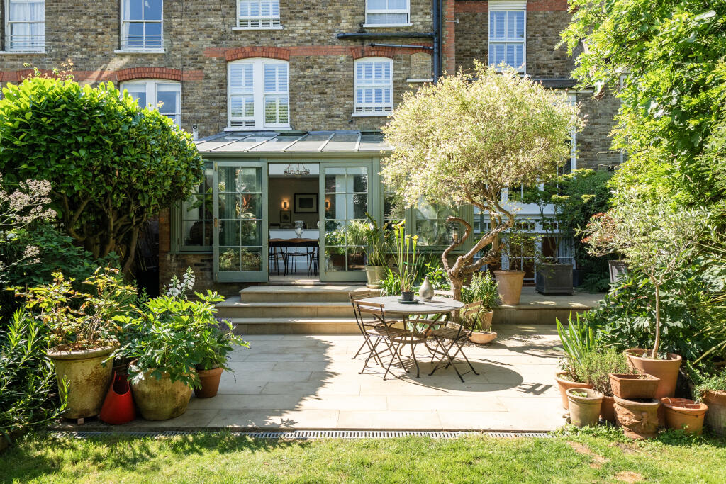 House in London - View 3