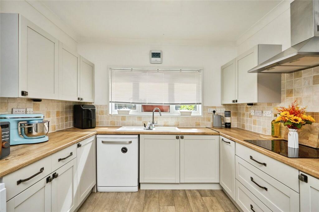 House in Sandown, Yaverland - View 4