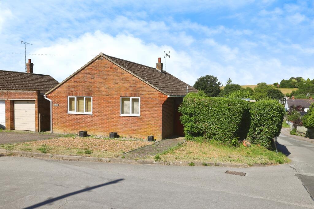 3-bed bungalow on Upper Backway, Shrewton, Salisbury, £375,000