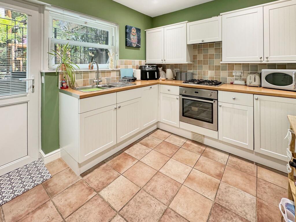 Grove Road, Ventnor, PO38 - View 6