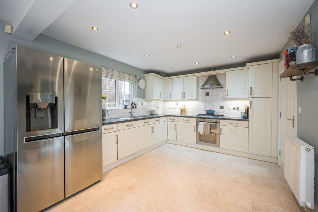 House in Newport - View 3