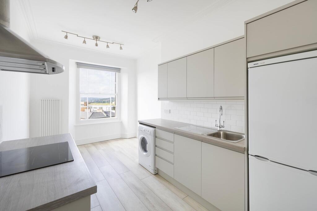 Apartment in Bristol - View 3
