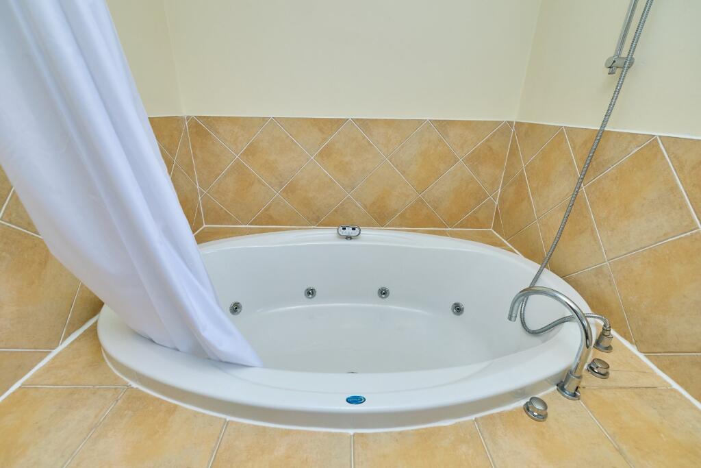 Additional image 21 of Queens Den, Aberdeen, AB15