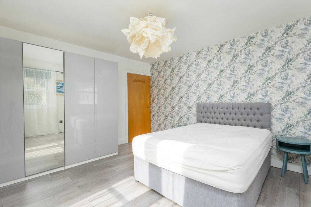 Apartment in Truro - More