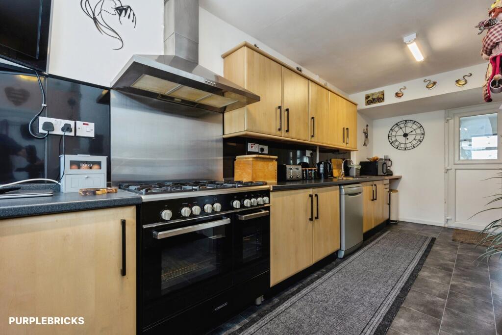 House in High Peak, Hadfield - View 4