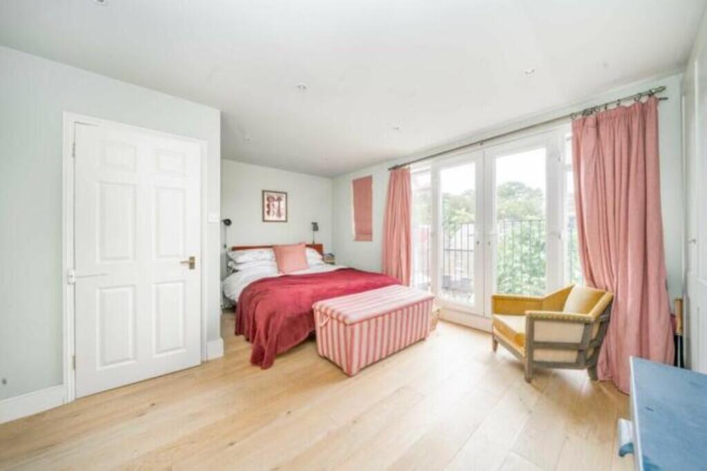 House in London, Hanwell - More