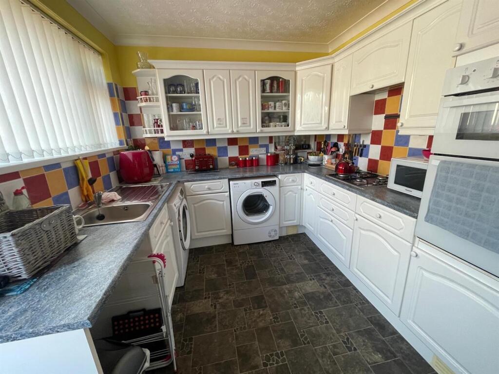 Thomson Drive, Crewkerne - VIEWING ADVISED photo 2